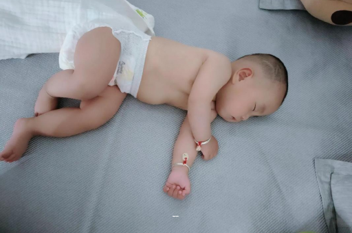 荆州宝宝突然很多眼屎